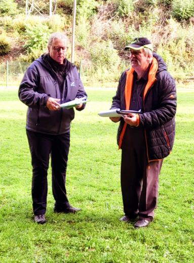 (v.r.) LR Helmut Nießen, Katja Dahmen (LR-Anwärterin)